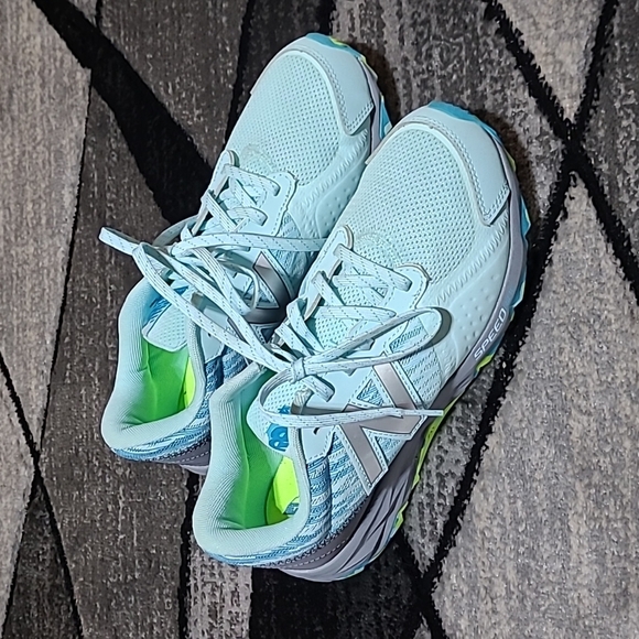 NEW BALANCE 690v2 SPEED RIDE ATHLETIC SHOES - Picture 1 of 13